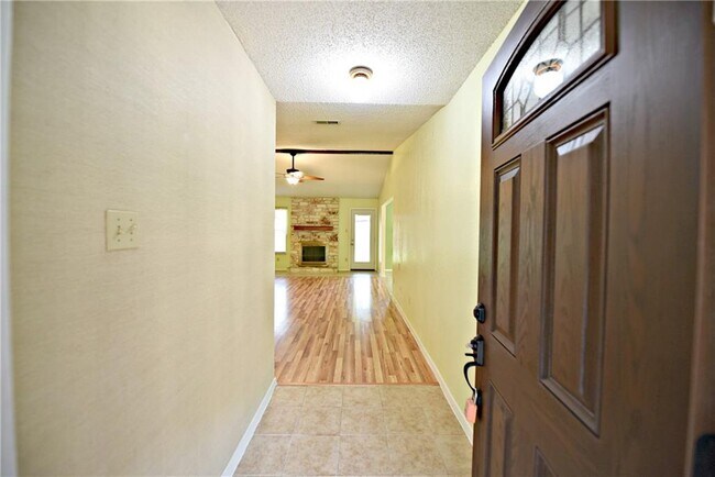 4604 Pelham Dr Austin, TX 78727 photo 3