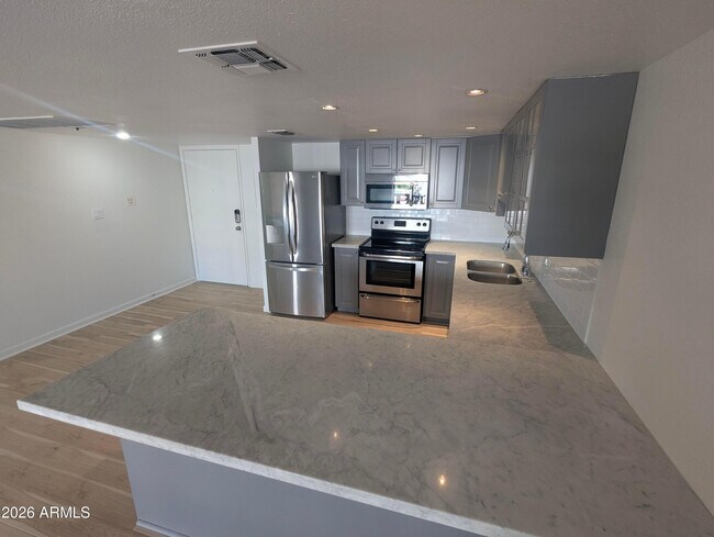 7910 E Camelback Rd Scottsdale, AZ 85251 photo 2