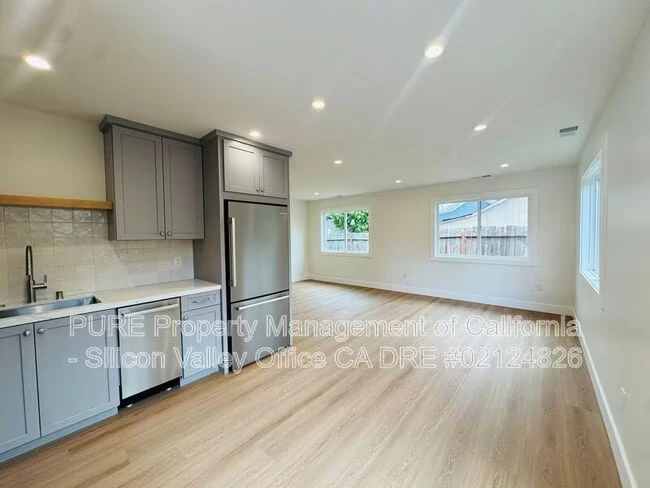 1072 S 11th St San Jose, CA 95112 photo 2