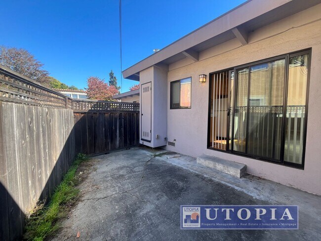 416 Ocean View Ave Santa Cruz, CA 95062 photo 2