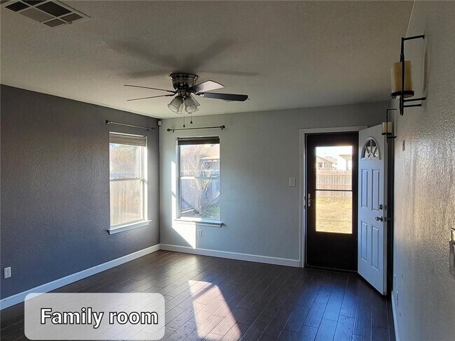 204 Phillips St Hutto, TX 78634 photo 2