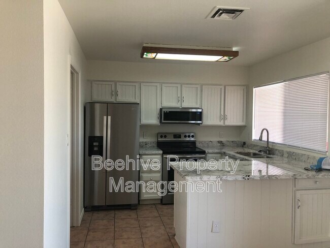 4022 E Pecan Rd photo 3
