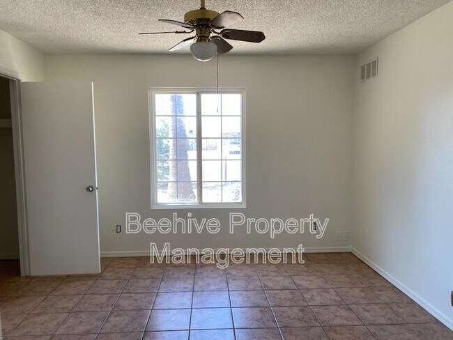 4022 E Pecan Rd photo 5