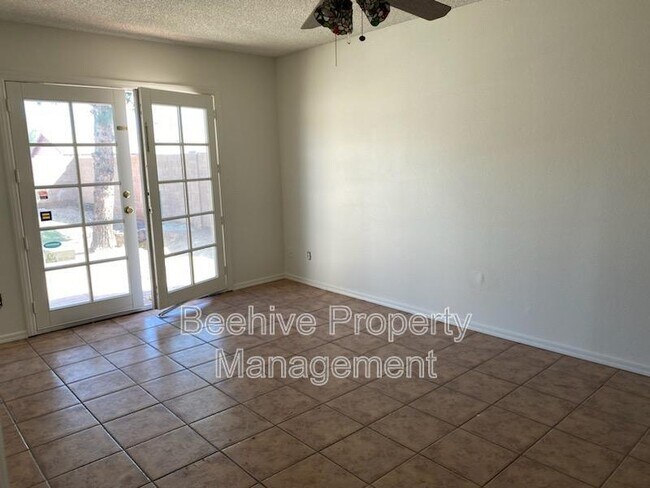 4022 E Pecan Rd photo 4