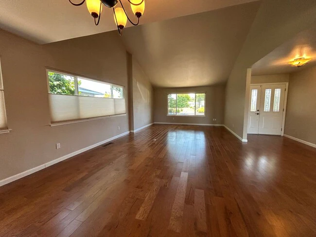 329 Oak Leaf Cir Santa Rosa, CA 95409 photo 5