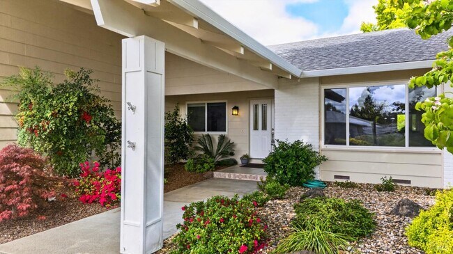 329 Oak Leaf Cir Santa Rosa, CA 95409 photo 2