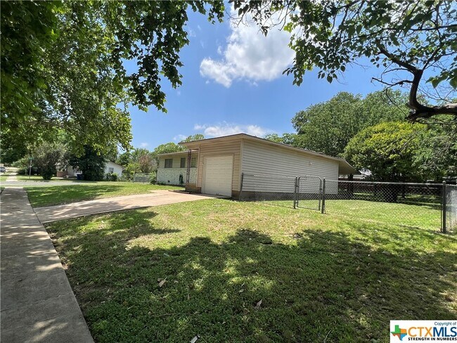 208 Easy St Copperas Cove, TX 76522 photo 4