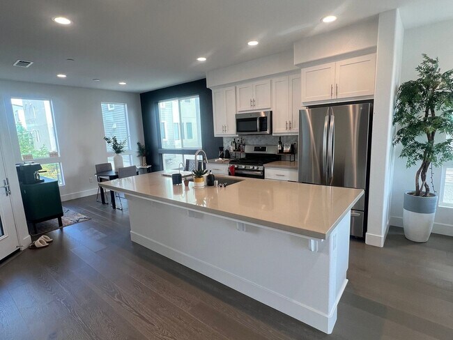 814 Marina Way South, Richmond, CA 94804 photo 5