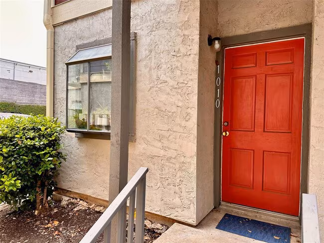 2215 Post Rd Austin, TX 78704 photo 2