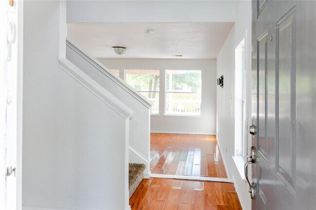 15224 Sarah's Creek Dr Pflugerville, TX 78660 photo 3