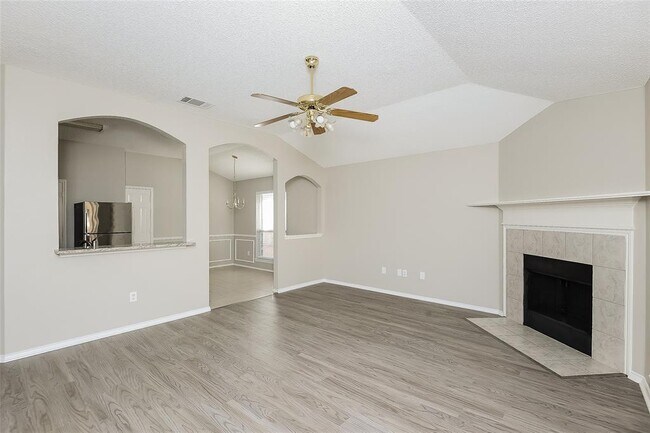 8645 Fountainview Terrace Hurst, TX 76053 photo 4