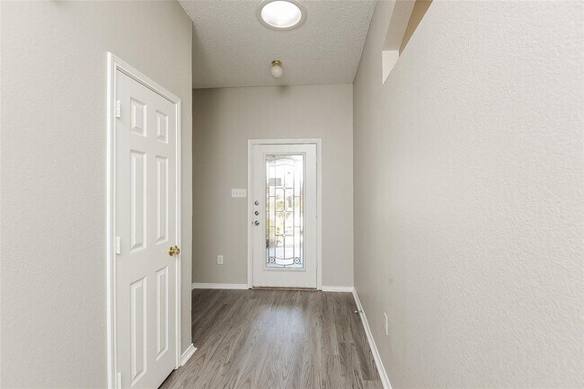 8645 Fountainview Terrace Hurst, TX 76053 photo 3