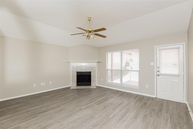 8645 Fountainview Terrace Hurst, TX 76053 photo 5