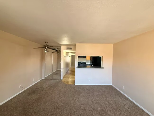 14203 N 19th Ave Phoenix, AZ 85023 photo 3
