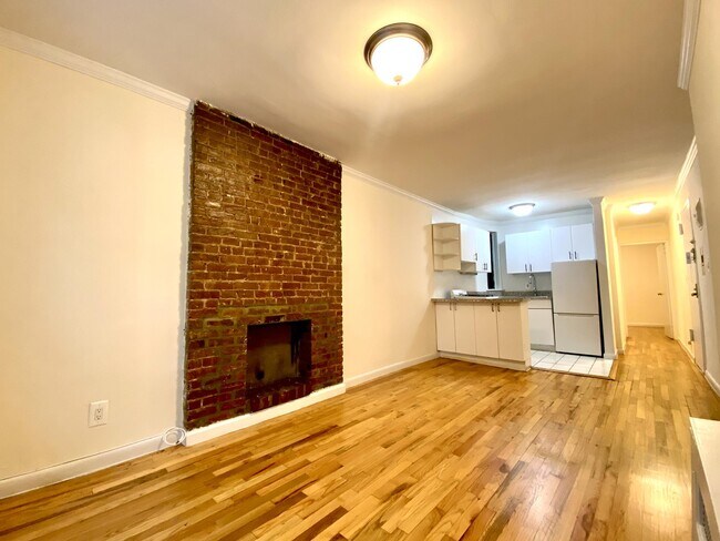 427 E 83rd St New York, NY 10028 photo 4