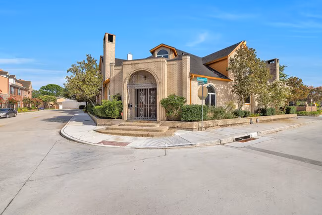 4063 Breakwood Drive, Houston, TX 77025 photo 2