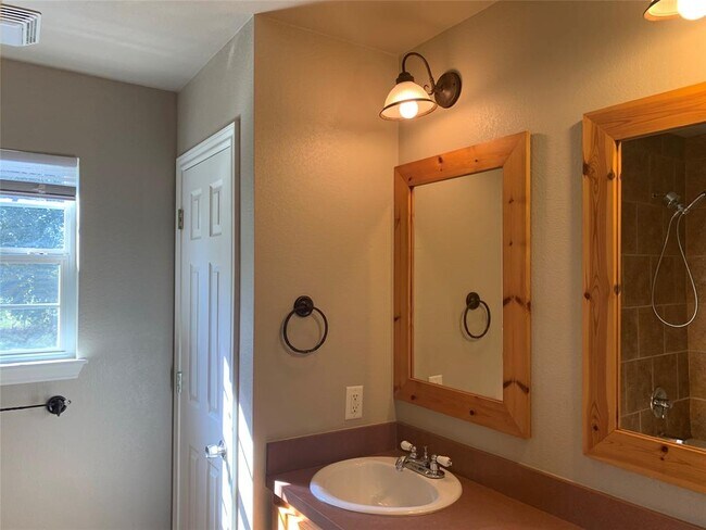 335 Hereford Rd Weatherford, TX 76088 photo 4