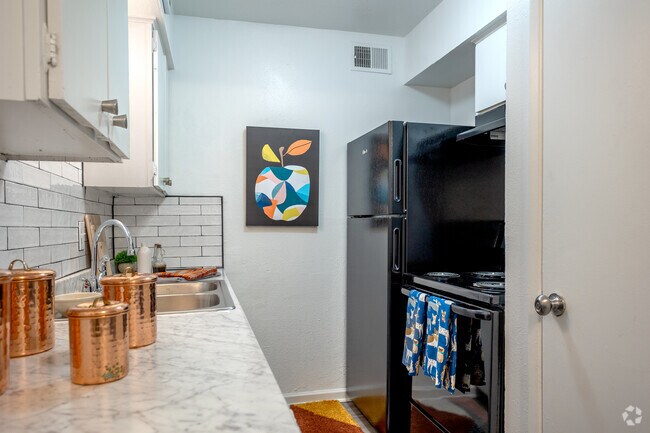 Pasadena Apartments photo 3
