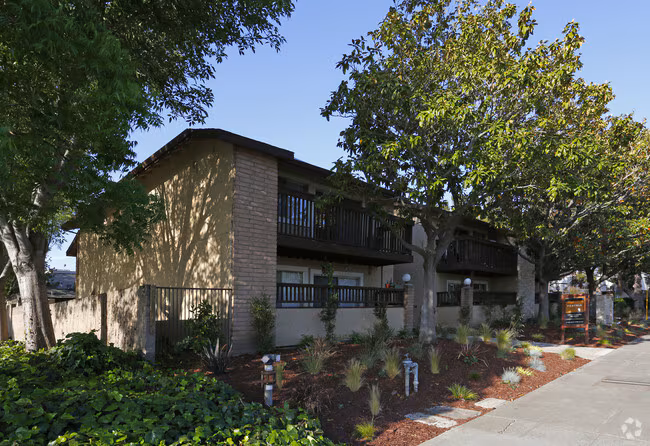 Santana Park Apartments photo 4
