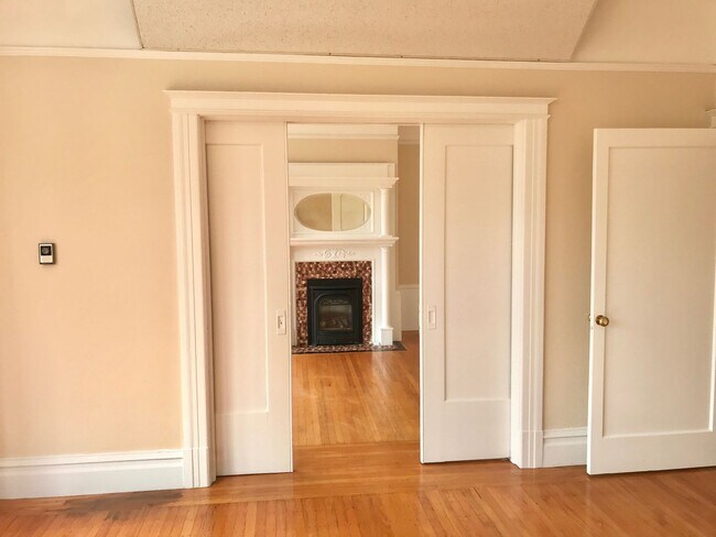 572 Haight Street, San Francisco, CA 94117 photo 3