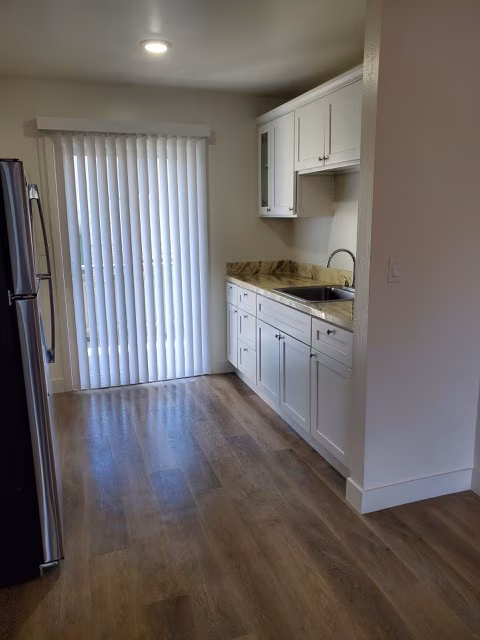 Colonial House Apartments photo 2