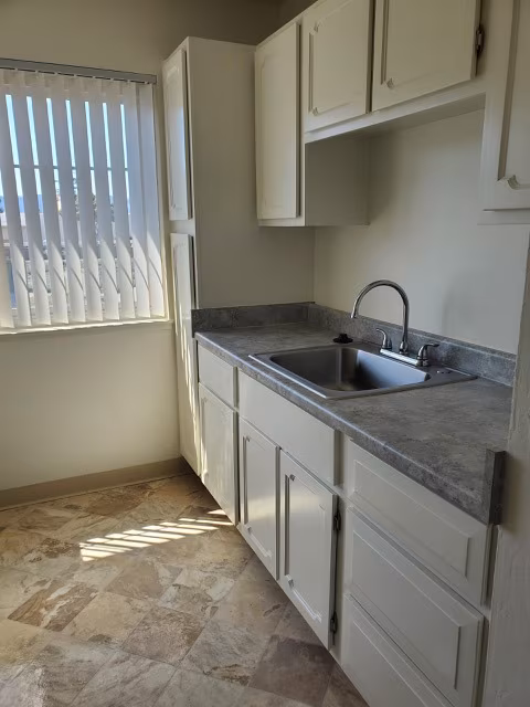 Colonial House Apartments photo 5