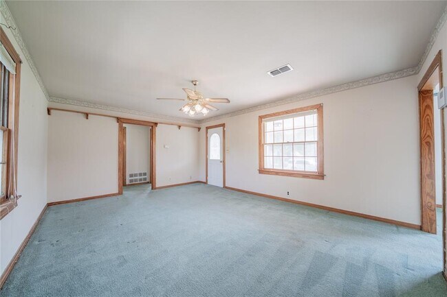 106 W 7th St Weatherford, TX 76086 photo 4
