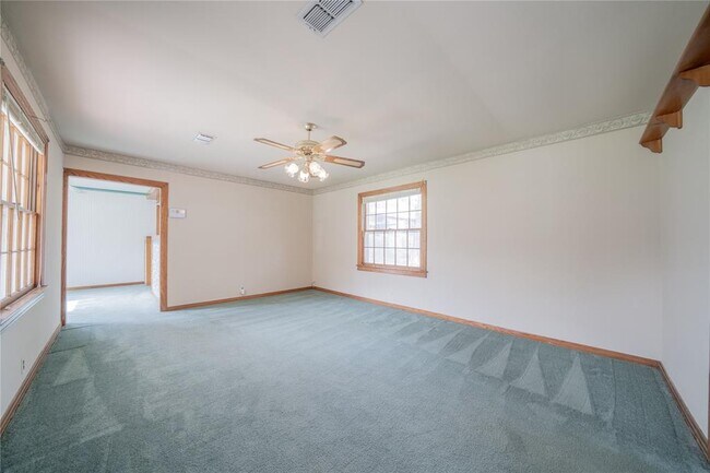 106 W 7th St Weatherford, TX 76086 photo 3