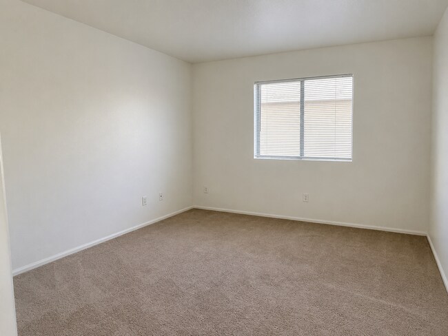 3235 E Hononegh Dr Phoenix, AZ 85050 photo 5