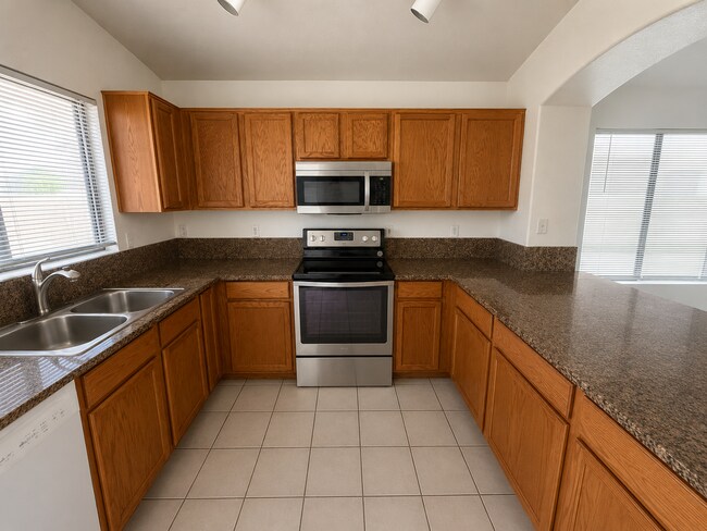 3235 E Hononegh Dr Phoenix, AZ 85050 photo 4