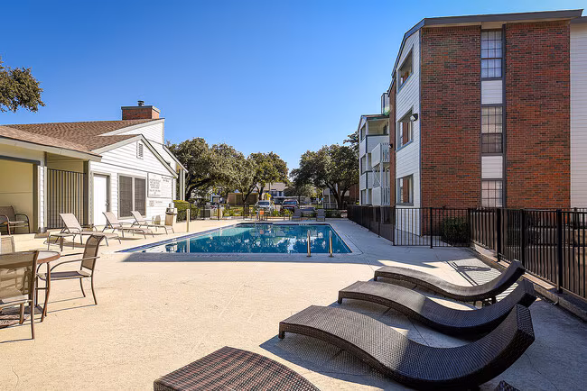 Churchill Crossing Apartments photo 3