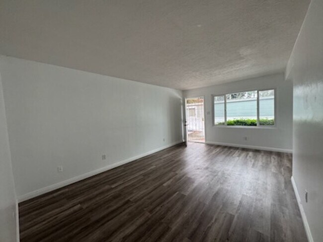 2612-2616 Hornblend St San Diego, CA 92109 photo 3