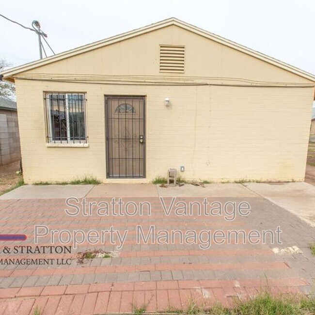 2747 E Mobile Ln photo 2