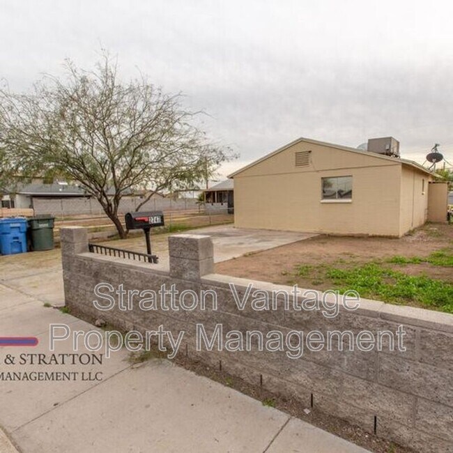 2747 E Mobile Ln