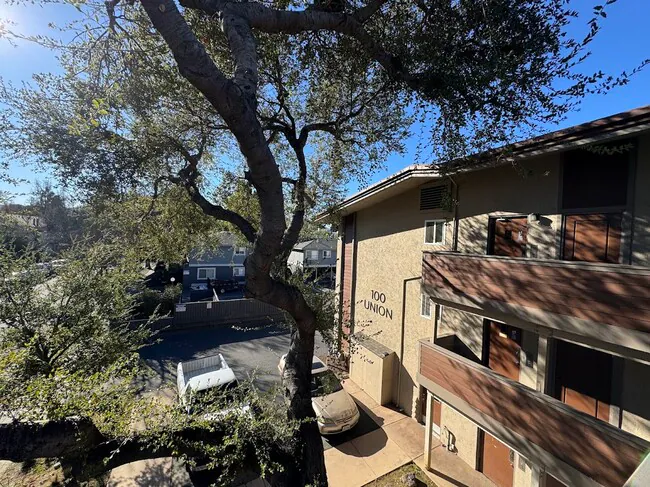 100 Union Avenue Apartments photo 4