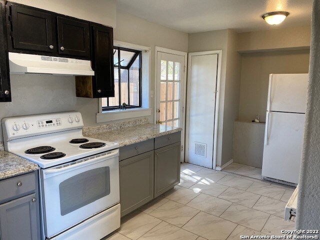 146 Pilgrim Dr San Antonio, TX 78213 photo 3
