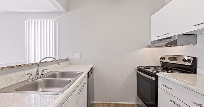 Mylo Apartment Homes photo 2