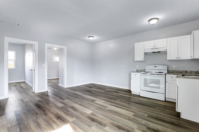 438 S San Joaquin Ave San Antonio, TX 78237 photo 3