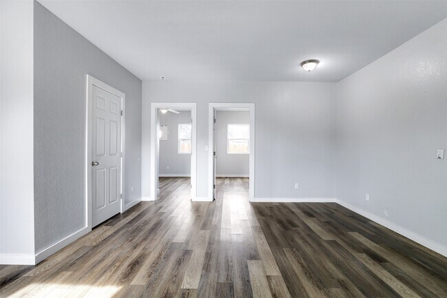 438 S San Joaquin Ave San Antonio, TX 78237 photo 5