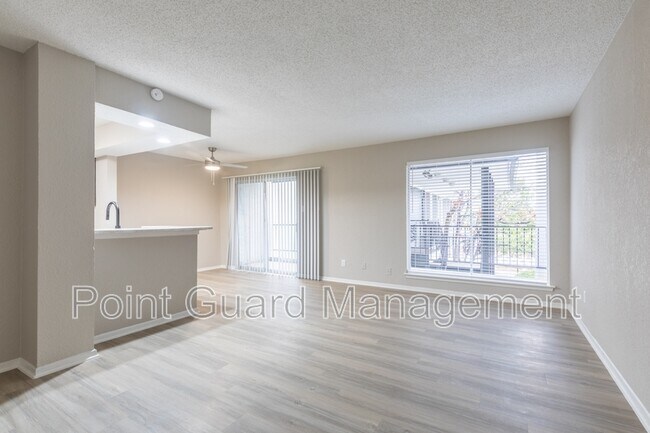 2208 Ridgmar Plaza, Fort Worth, TX 76116 photo 3