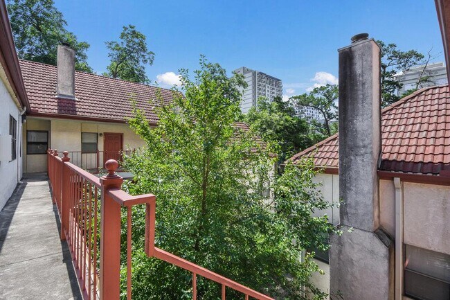 706 W 22nd St Austin, TX 78705 photo 5