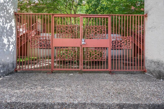 706 W 22nd St Austin, TX 78705 photo 4