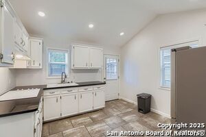 969 N Liberty Ave New Braunfels, TX 78130 photo 3