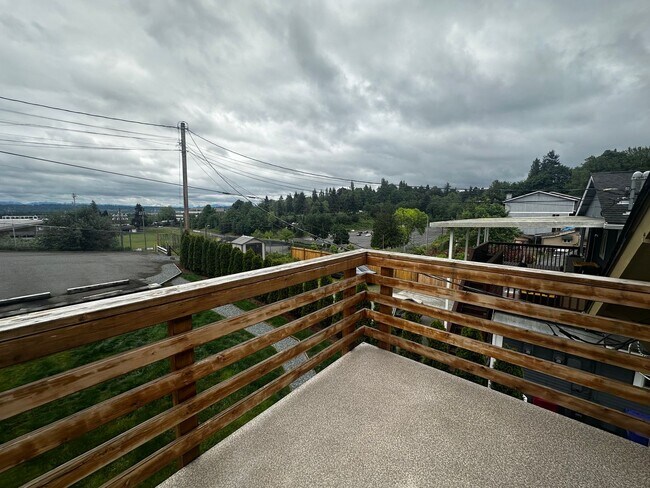 3827 Wetmore Ave Everett, WA 98201 photo 4