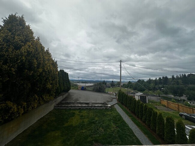 3827 Wetmore Ave Everett, WA 98201 photo 3