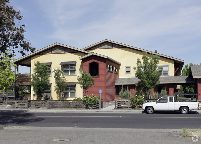 Laurel Gardens Apartments photo 2