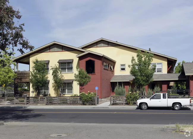 Laurel Gardens Apartments photo 2