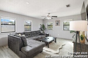 1267 E Common St New Braunfels, TX 78130 photo 5