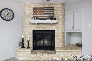 1267 E Common St New Braunfels, TX 78130 photo 4