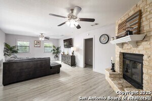 1267 E Common St New Braunfels, TX 78130 photo 3
